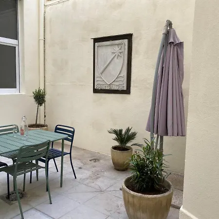 Appartement Coeur De Avec Cour *